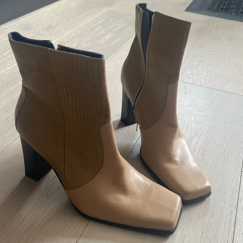Tan colour Brazilian leather boots, women’s size 7 brand new